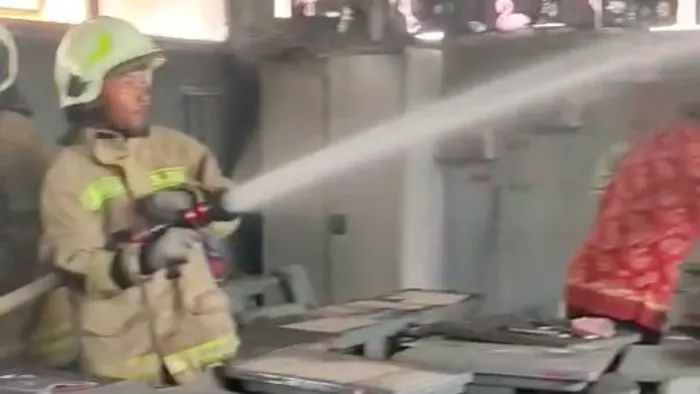 Gedung SMP Al Manshuriyah di Kembangan Jakbar Terbakar