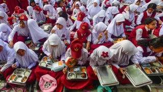 MK Putuskan Anggaran Makan Bergizi Gratis Harus Dipisah dari Anggaran Pendidikan Paling Lambat 2028