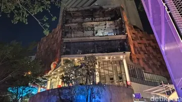 Kebakaran di Mal Nipah Makassar Berhasil Dipadamkan, Diduga Akibat Korsleting Lampu Neon Box