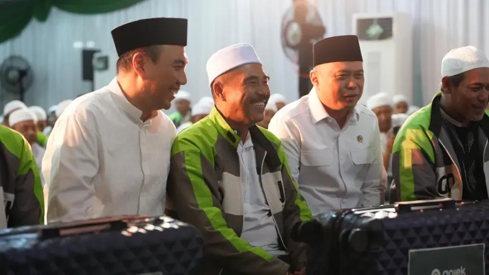 Gojek Berangkatkan 70 Mitra Driver Legend untuk Umrah