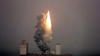 Roket Long March 3B China Tersambar Petir Saat Lepas Landas Menuju Orbit