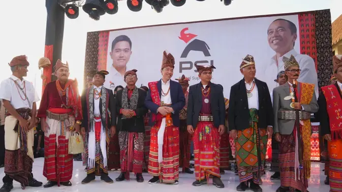 Deretan Gelar Adat yang Diterima Presiden Joko Widodo dari Berbagai Daerah