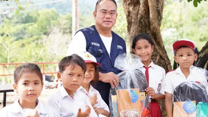 Perjuangan Veronika Mengantarkan Putrinya Juara Kelas Berkat Dukungan PNM Mekaar