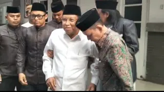 Kiai Said Aqil Salat Hajat Bareng Gus Kikin Jelang Pemilihan Ketum PBNU, Sebuah Kode?