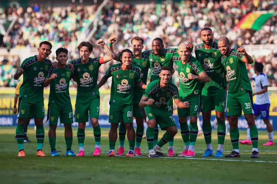 Bentrok Skuad Baru Persebaya dan Persija di Stadion Gelora Bung Tomo