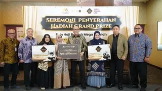 Bank Mega Syariah Serahkan Voucher Haji Khusus Rp245 Juta Kepada Nasabah
