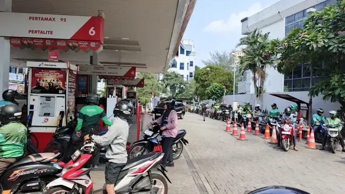 Siasat Pengendara Hindari Antrean Panjang di SPBU, Ubah Waktu Isi BBM hingga Beralih ke Nonsubsidi
