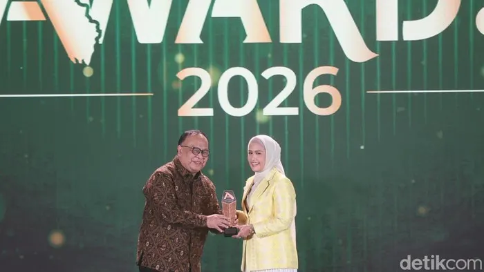 Karmila Sari Raih 'Legislator Peduli Pendidikan dan Perempuan' detikSumatera Awards