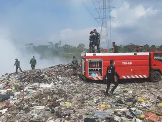 Tim Gabungan Berhasil Padamkan Kebakaran TPA Nangkaleah Tasikmalaya