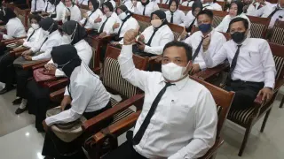 Guru PPPK Bisa Jadi CPNS Mulai 2027, Ini Mekanismenya