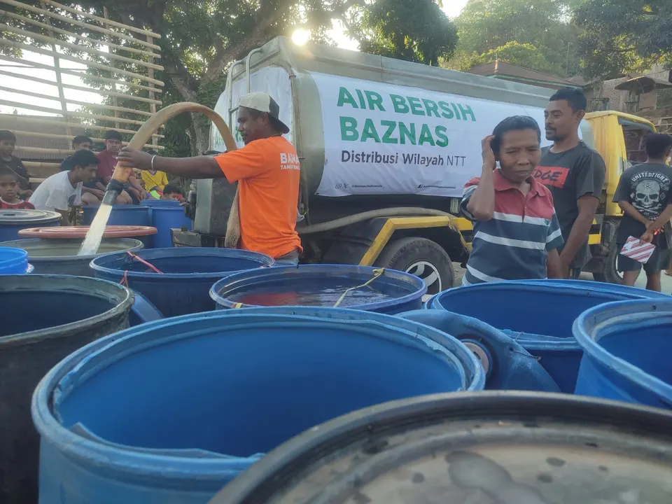 Baznas Salurkan Bantuan Air Bersih untuk Penyintas Gempa NTT