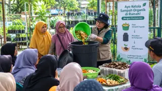 Warga Grogol Selatan Mulai Revolusi Budaya Kelola Sampah Mandiri Lewat Komposter