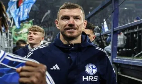 Edin Dzeko Resmi Perpanjang Kontrak di Schalke dan Tolak Tawaran Serie A serta MLS