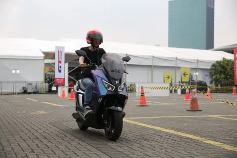 Skema Sewa Baterai Motor Listrik Dinilai Menguntungkan Pengemudi Ojol, tetapi Kurang Efisien bagi Komuter