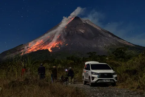 Nostalgia Puncak Garuda Gunung Merapi dan Peringatan Bahaya BPPTKG