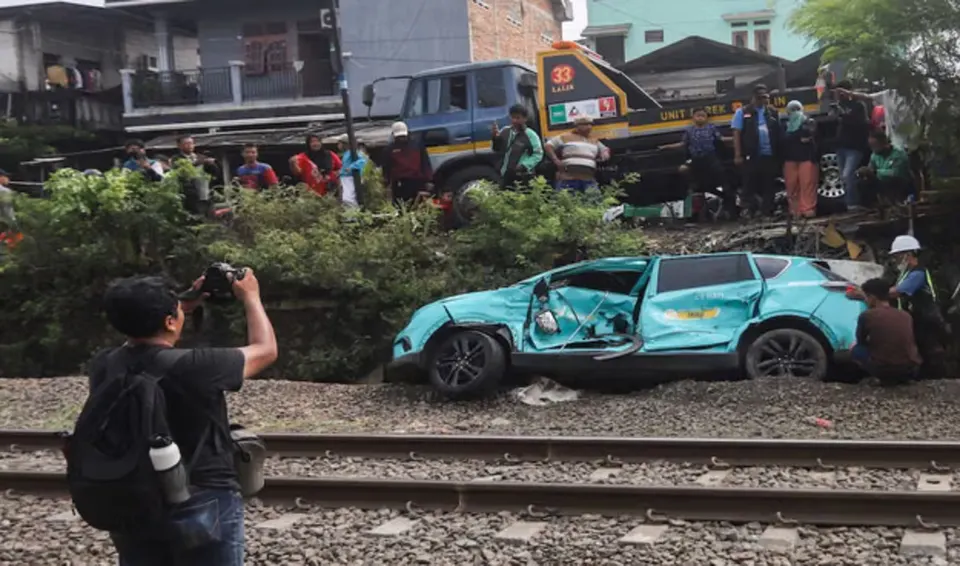 Mengapa Mobil Listrik Bisa Mati Mendadak di Rel Kereta Api Ini Penjelasan Pakar