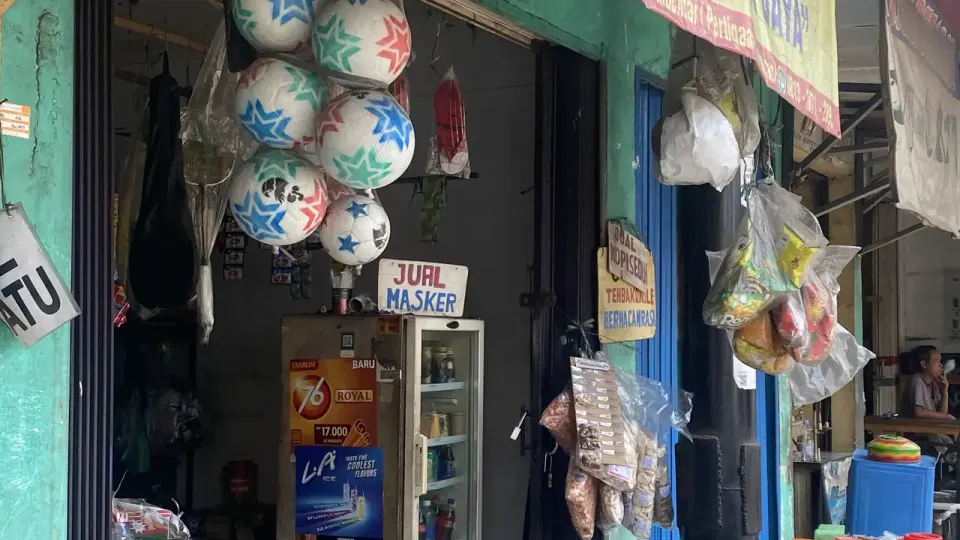 Abu Anak Krakatau Sampai Depok, Masker Diburu hingga Stok Menipis
