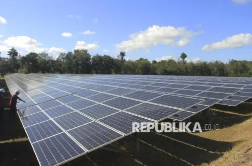 Indonesia Resmi Luncurkan Proyek PLTS 100 GW, Investasi Capai Rp1.140 Triliun