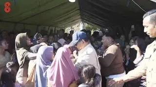Prabowo Kunjungi Tenda Pengungsi Korban Gempa di Nagekeo