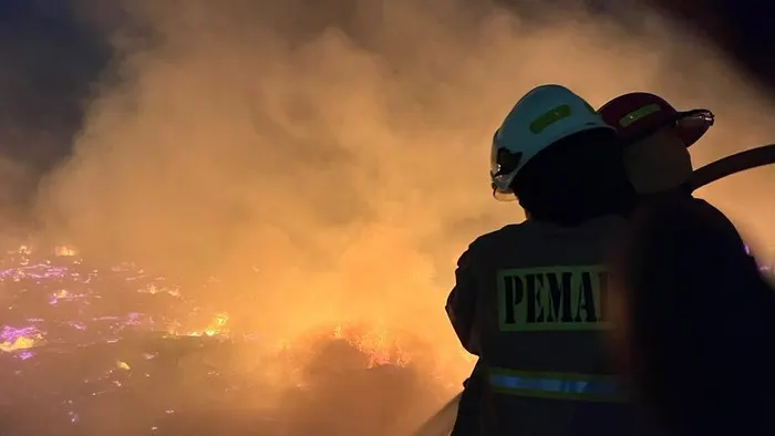 Kebakaran di Pluit Jakut Padam, Hanguskan 60 Rumah Warga