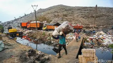 Era Controlled Landfill di TPST Bantargebang Ubah Pemilahan Sampah dan Turunkan Penghasilan Pemulung