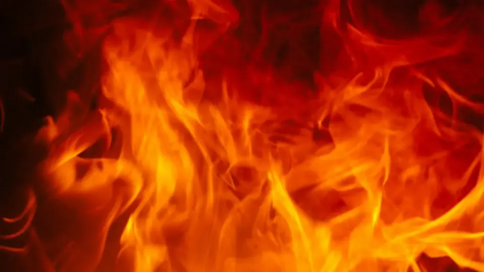 Sopir Taksi Diduga Bakar Gerobak Angkringan di Cipayung Usai Cekcok Masalah Parkir