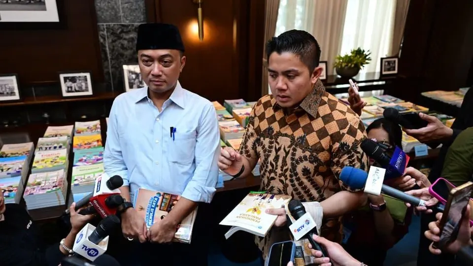 Presiden Prabowo Instruksikan Perbaikan Kualitas Buku Pelajaran, Bandingkan dengan Negara Tetangga