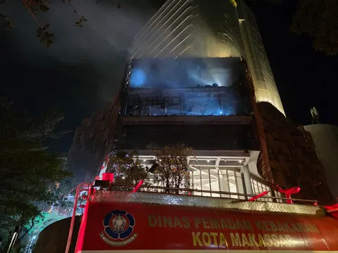 Kebakaran Nipah Mall Makassar Berhasil Dipadamkan, Api Sempat Melalap Lantai 3 dan 4
