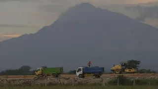 Kemarau Panjang di Cilacap, Petani Jual Bongkahan Tanah untuk Bertahan Hidup