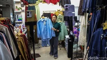 Pedagang Pasar Tanah Abang Semakin Aktif Siaran Langsung Menjelang Kebijakan Pajak E-Commerce