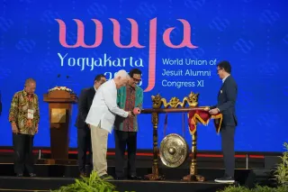 Sultan HB X dan Pater Arturo Sosa Soroti Esensi Kepemimpinan di Kongres XI WUJA Yogyakarta