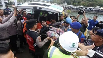 173 Korban Dievakuasi dari KMP Putri Yasmin yang Terbakar di Perairan Sekotong