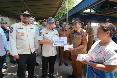 Mendagri Tito Karnavian Tinjau Penanganan Gempa di NTT Selama Lima Hari