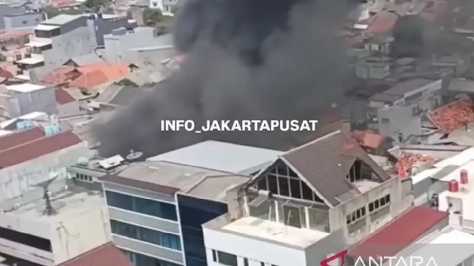 Kronologi Kebakaran di Permukiman Gambir Jakpus, Belasan Mobil Damkar Dikerahkan