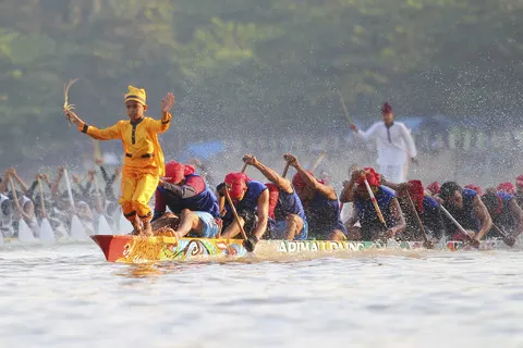 Fenomena Global Tari Bocah Pacu Jalur dan Tantangan Pelestarian Tradisi Riau