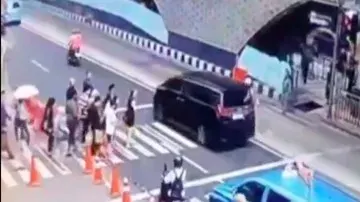 Satpam Bundaran HI Dapat Pembelaan dari Gubernur DKI Setelah Tegur Pengemudi Alphard yang Arogan