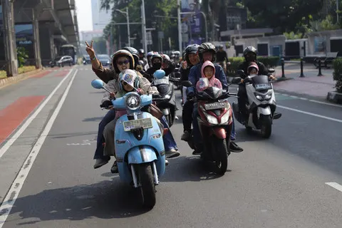 Membangun Kedekatan Ayah dan Anak Lewat Riding Santai di Jakarta