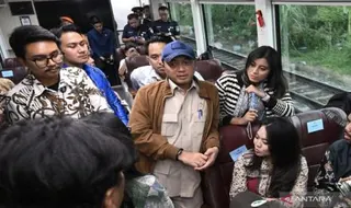 Mensesneg Prasetyo Hadi Tegaskan Kerja Pemerintah Fokus pada Rakyat, Bukan Kejar Hasil Survei
