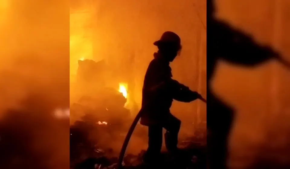 Kebakaran Gudang Penyimpanan Tembakau Pabrik Rokok di Sidoarjo, Api Padam Usai 11 Jam