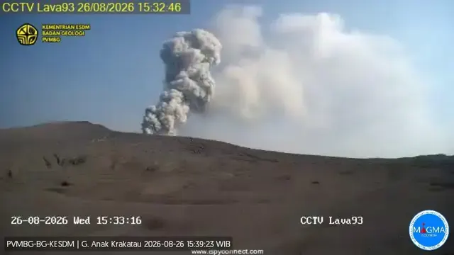 Anak Krakatau Erupsi Menerus, Jauhi Radius 3 Kilometer
