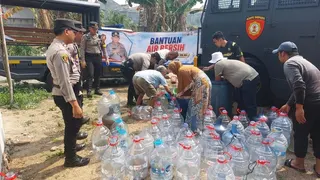 Polresta Tangerang Salurkan Bantuan Air Bersih untuk Warga Terdampak Kekeringan di Bantar Panjang Tigaraksa
