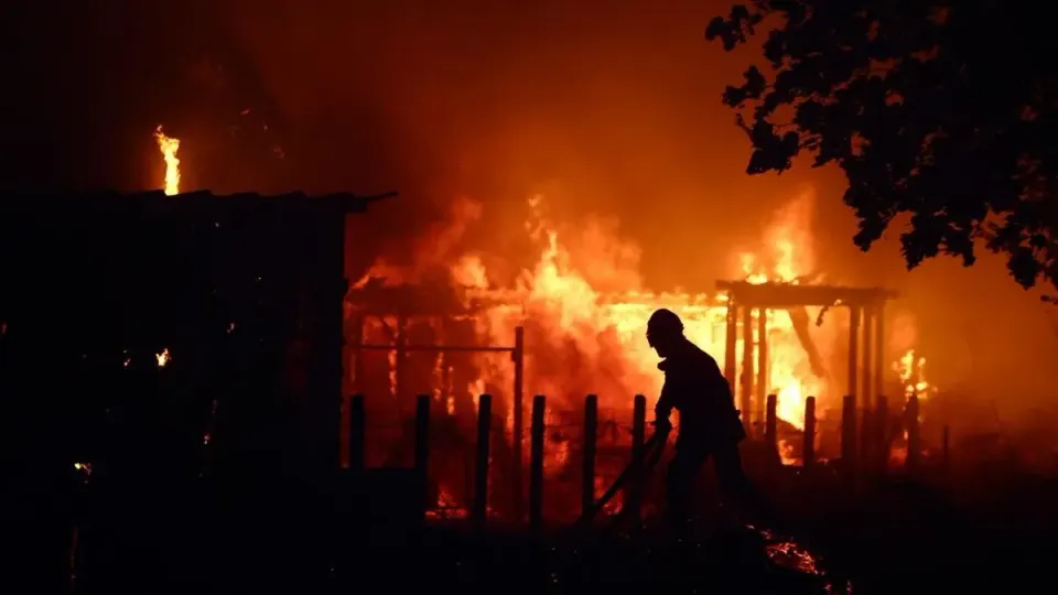 Kebakaran Hutan di Prancis Memaksa Sepuluh Ribu Orang Mengungsi