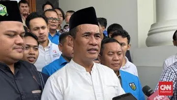 Pemerintah Jaga Harga Pakan Ayam hingga 2026, Telur Peternak Wajib Diserap Dapur MBG