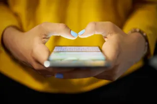 Mengenal Fitur Aksesibilitas untuk Penyandang Disabilitas di Ponsel Android dan iPhone
