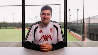 Kemenangan Perdana Andoni Iraola Bersama Liverpool Diwarnai Krisis Lini Belakang