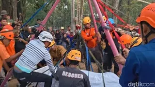 Pemakaman Jenazah Wanita 300 Kg di Sragen Libatkan 35 Personel dan Teknik Vertical Rescue