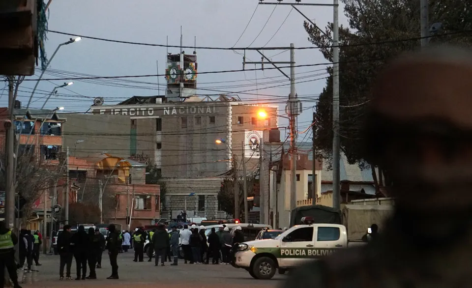 2 Tewas, Puluhan Luka dan Hilang Akibat Ledakan Dahsyat di Markas Militer Bolivia