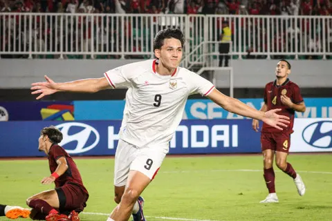 Timnas Indonesia Menang Telak 5-1 atas Kamboja Lewat Hattrick Mitchell Lee Baker
