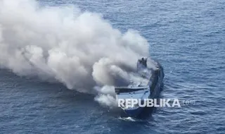 Menko AHY Tekankan Keselamatan Penumpang Usai Kebakaran KMP Mutiara Sentosa di Madura