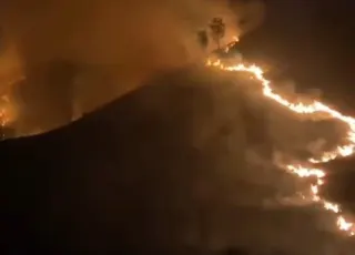 Gunung Bromo Terbakar Lagi, Api Lahap Savana Pengol